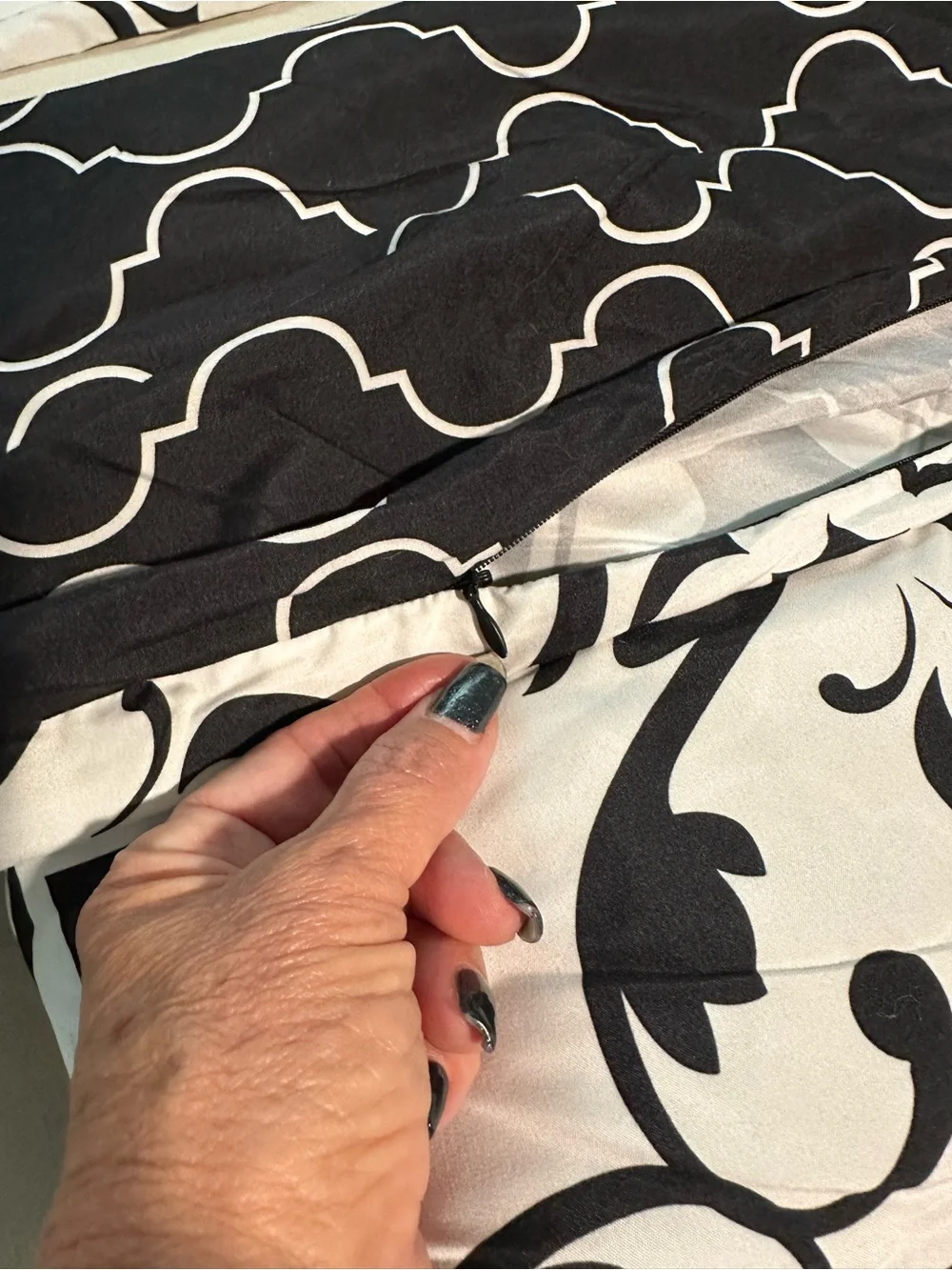 Reversible Queen Duvet Cover Set Black & White Moroccan Trellis Damask Very Soft